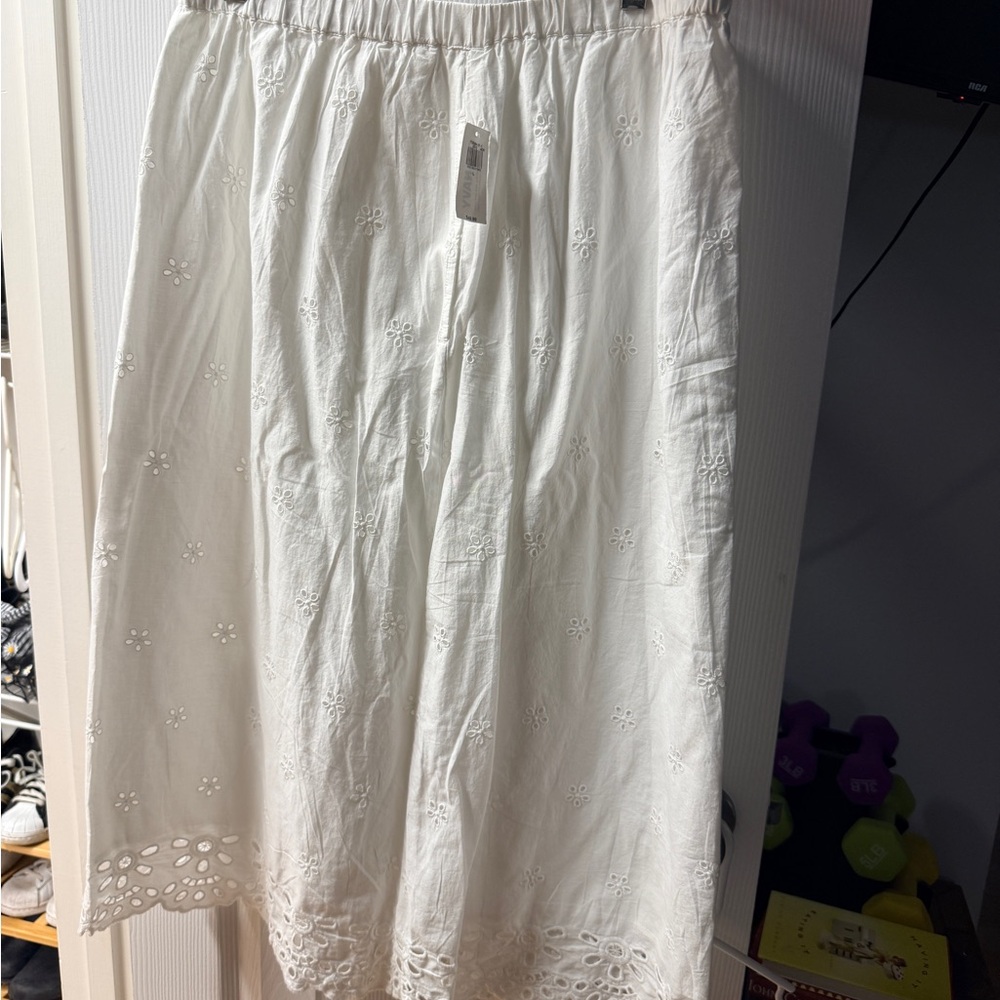 Old Navy White Eyelet Cotton Midi Skirt - Picture 2 of 4